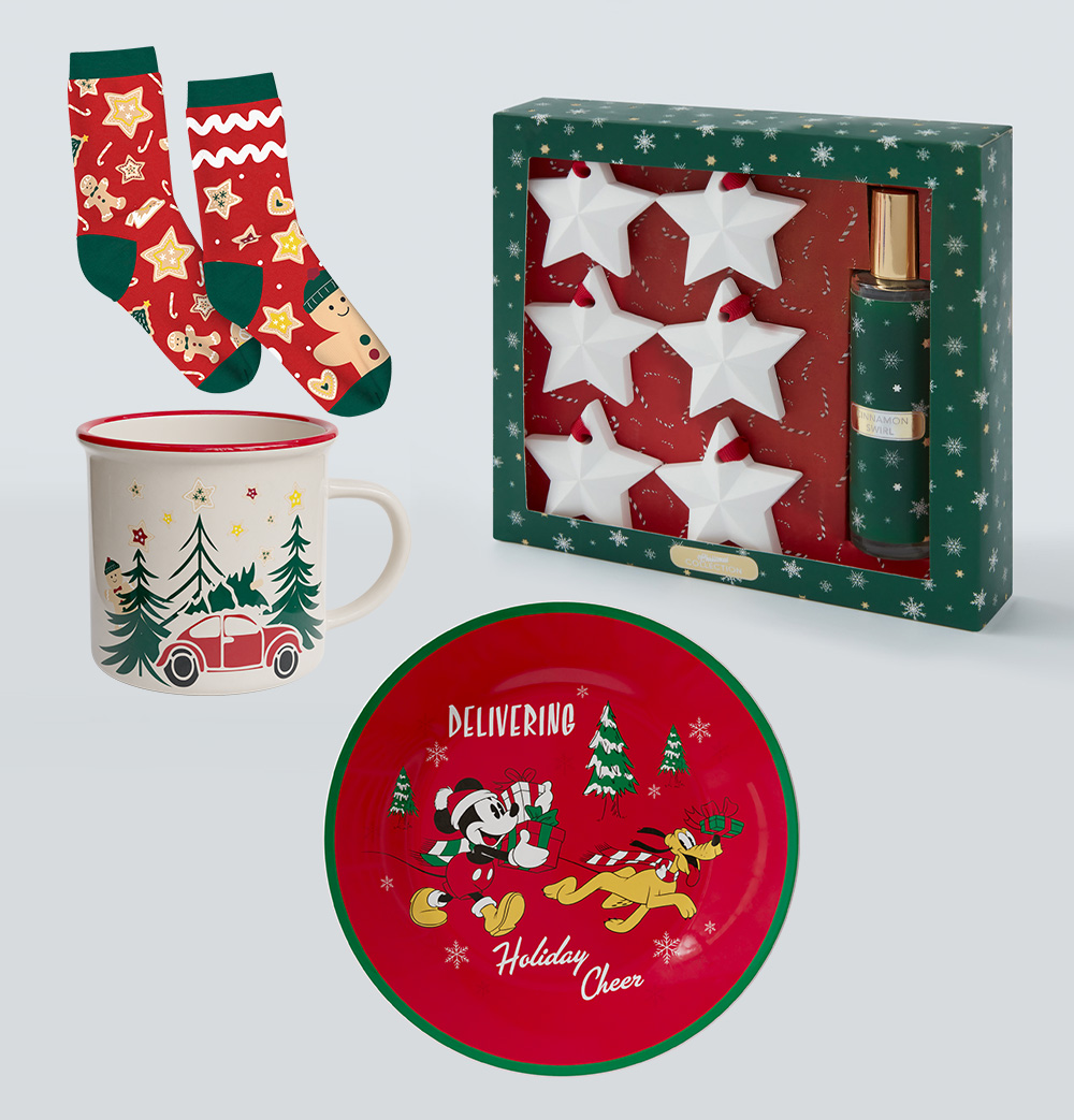 Коледен комплект, коледни чорапи и чаши, както и съдове с мотиви на Мики Маус, които могат да се купят в магазините на Pepco.